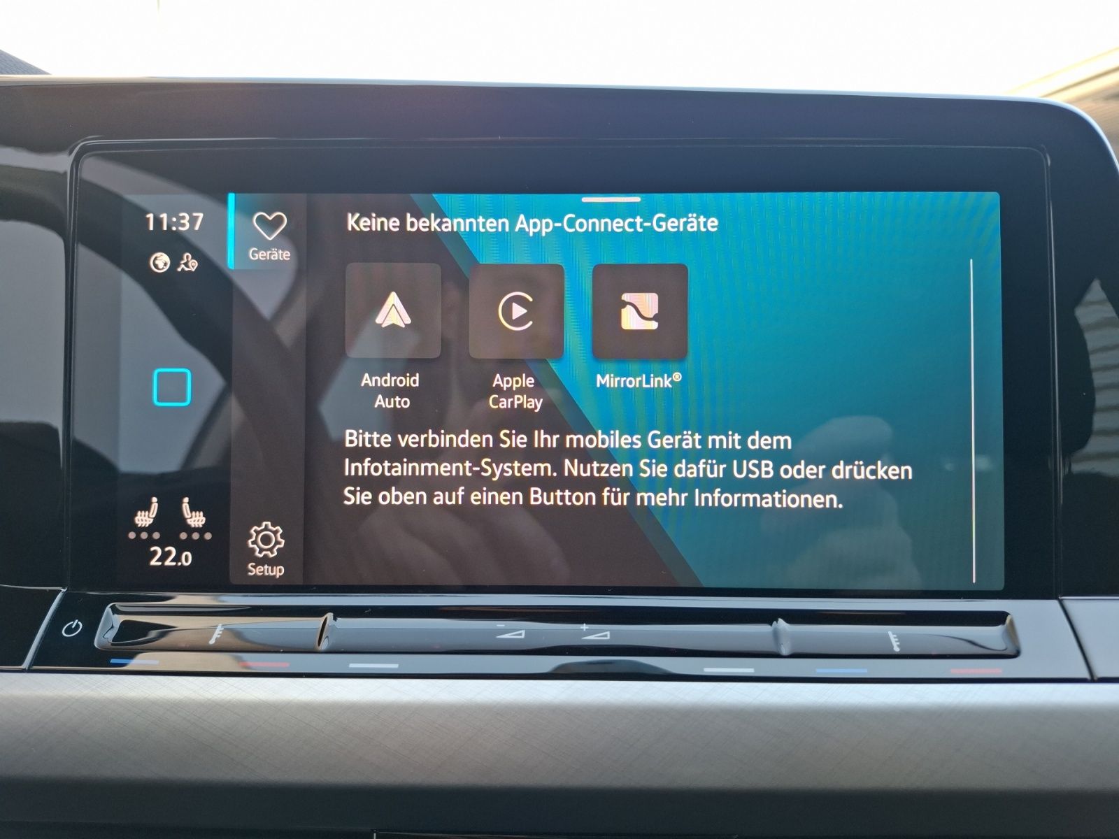 Fahrzeugabbildung Volkswagen Golf VIII Variant eTSI Life DSG LED AHK Navi AID