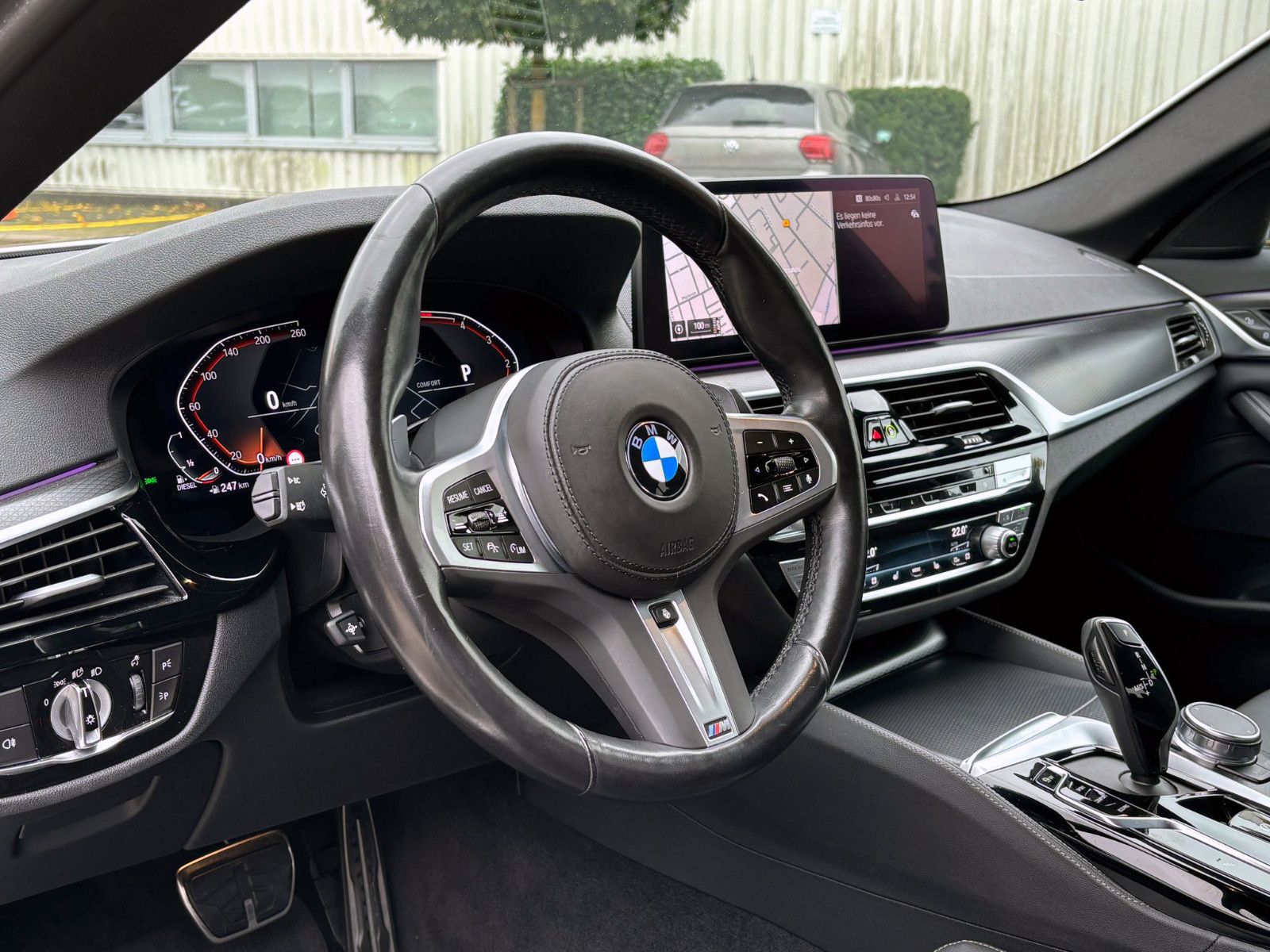 Fahrzeugabbildung BMW 520d Steptr. Limo M-Sport ACC KAM AHK LED SHZ