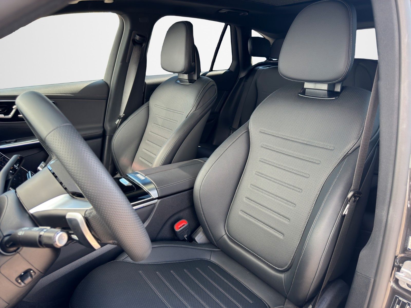 Fahrzeugabbildung Mercedes-Benz GLC 220D PREM+ NIGHT HUD PANO 360° BURM LUFTFAH