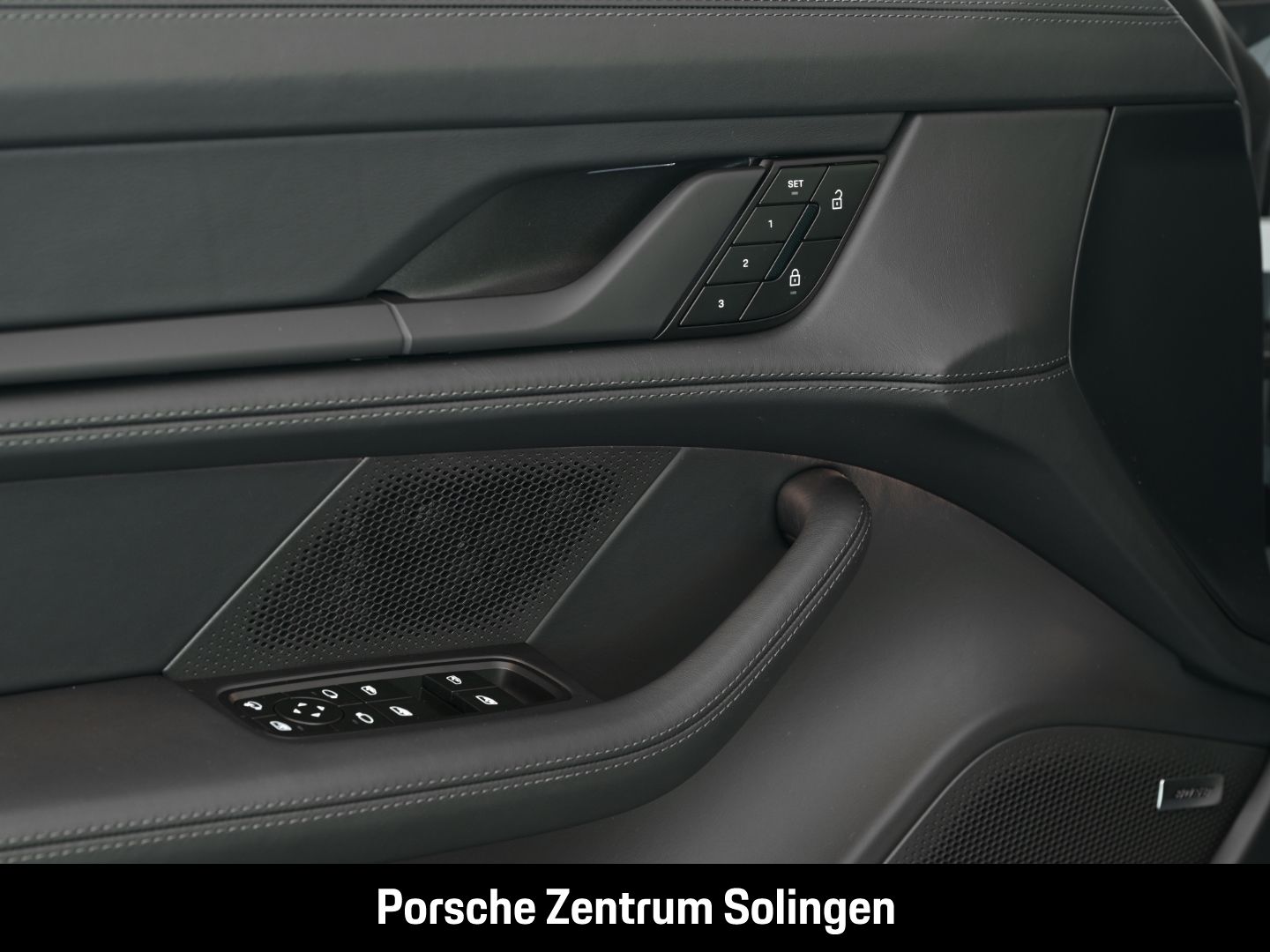 Porsche Taycan 4 Black Edition PANO SportDesign 21'' Bei foto 14