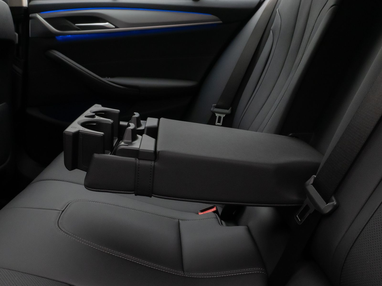 Fahrzeugabbildung BMW 520d Panorama Kamera HUD DAB 4Klima Alarm 19Zoll