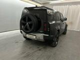 Land Rover Defender 110 D240 SE Geschlossen, 5-türig, Autom - Land Rover Defender mit Diesel-Antrieb: Geländewagen, Automatik