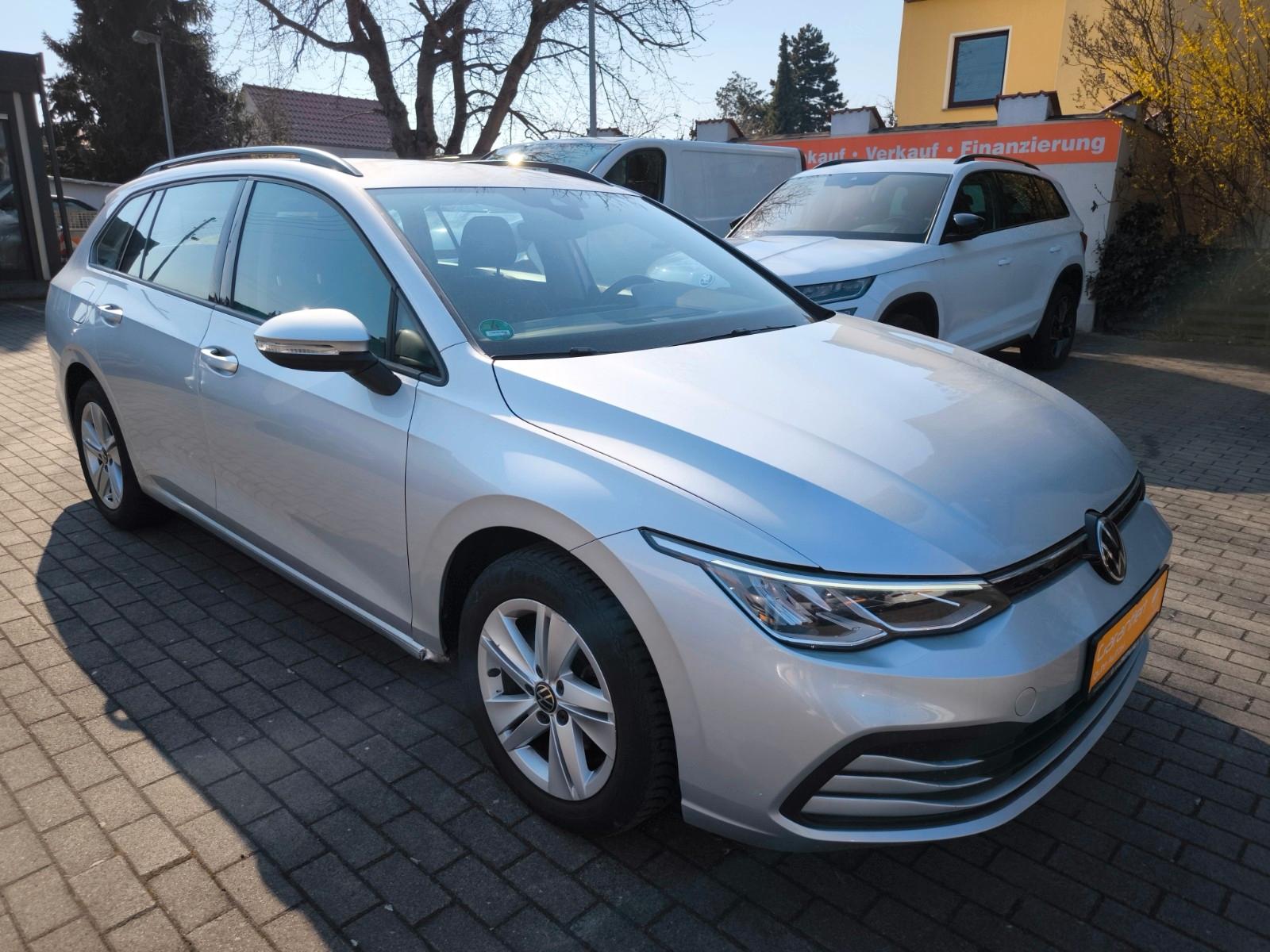 Volkswagen Golf VIII Variant Life eTSI DSG,LED,PDC,ACC