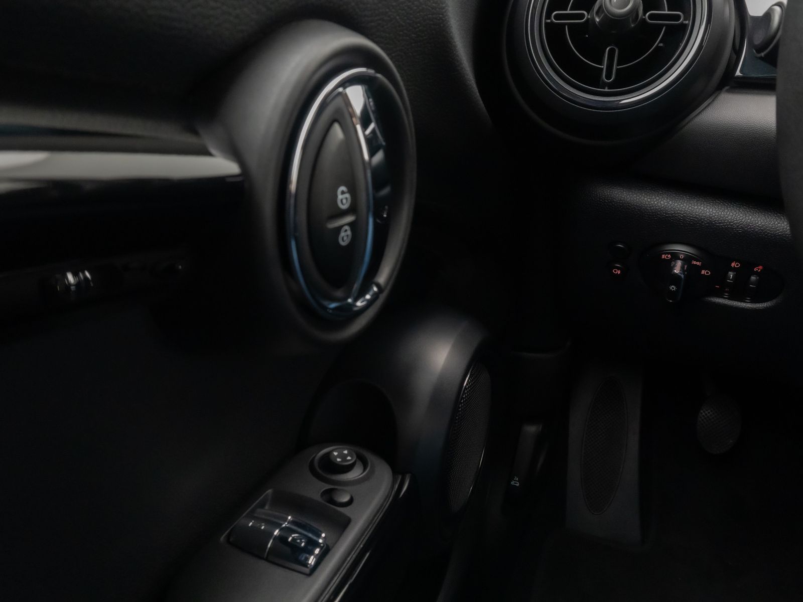 Fahrzeugabbildung MINI ONE Classic Trim LED Navi Leder H/K Komfort DAB