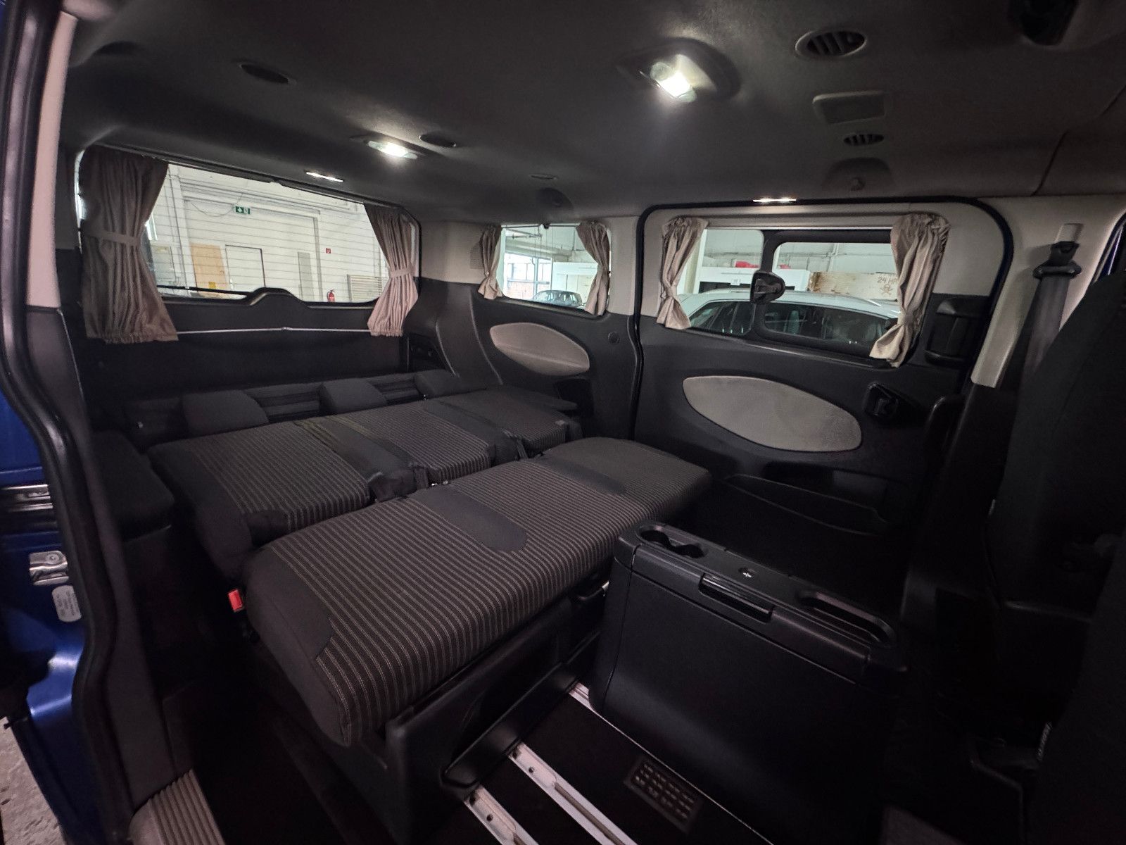Fahrzeugabbildung Ford TOURNEO CUSTOM 2.2 TDCI WESTFALIA EUROLINE STHD