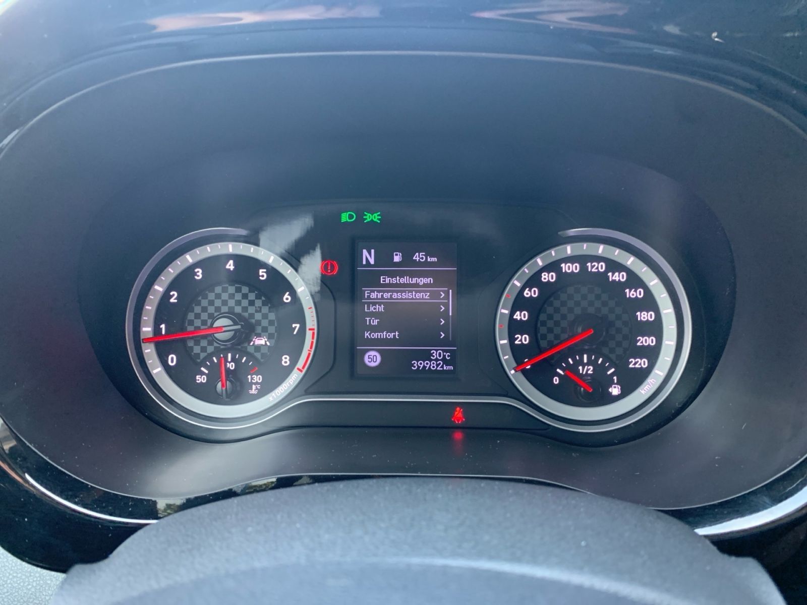 Fahrzeugabbildung Hyundai i10 1.2 PDC Navi Kamera 8Fach Bereift