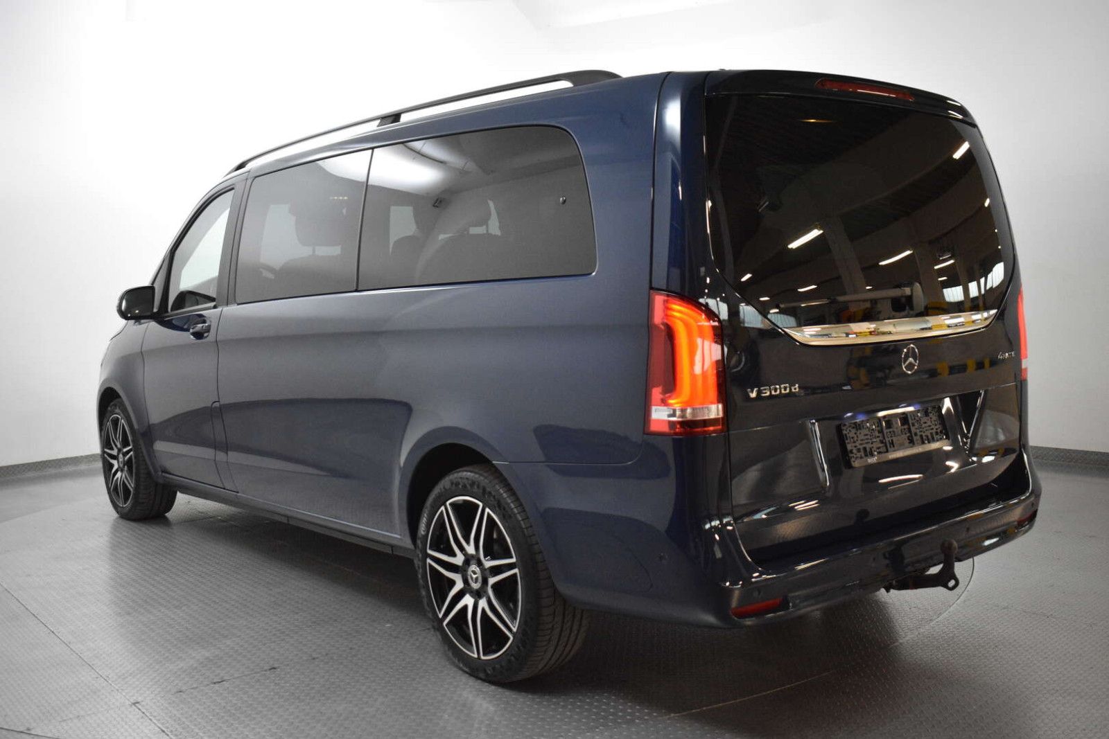 Fahrzeugabbildung Mercedes-Benz V300d 4Mat Edit Extralang AMG 19"+NIGHT+AHK+LED+