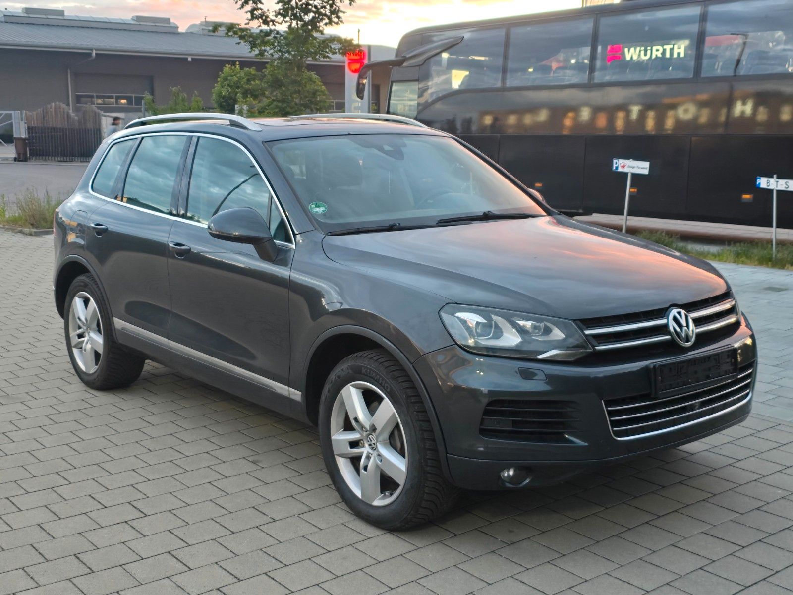 Volkswagen Touareg - 1