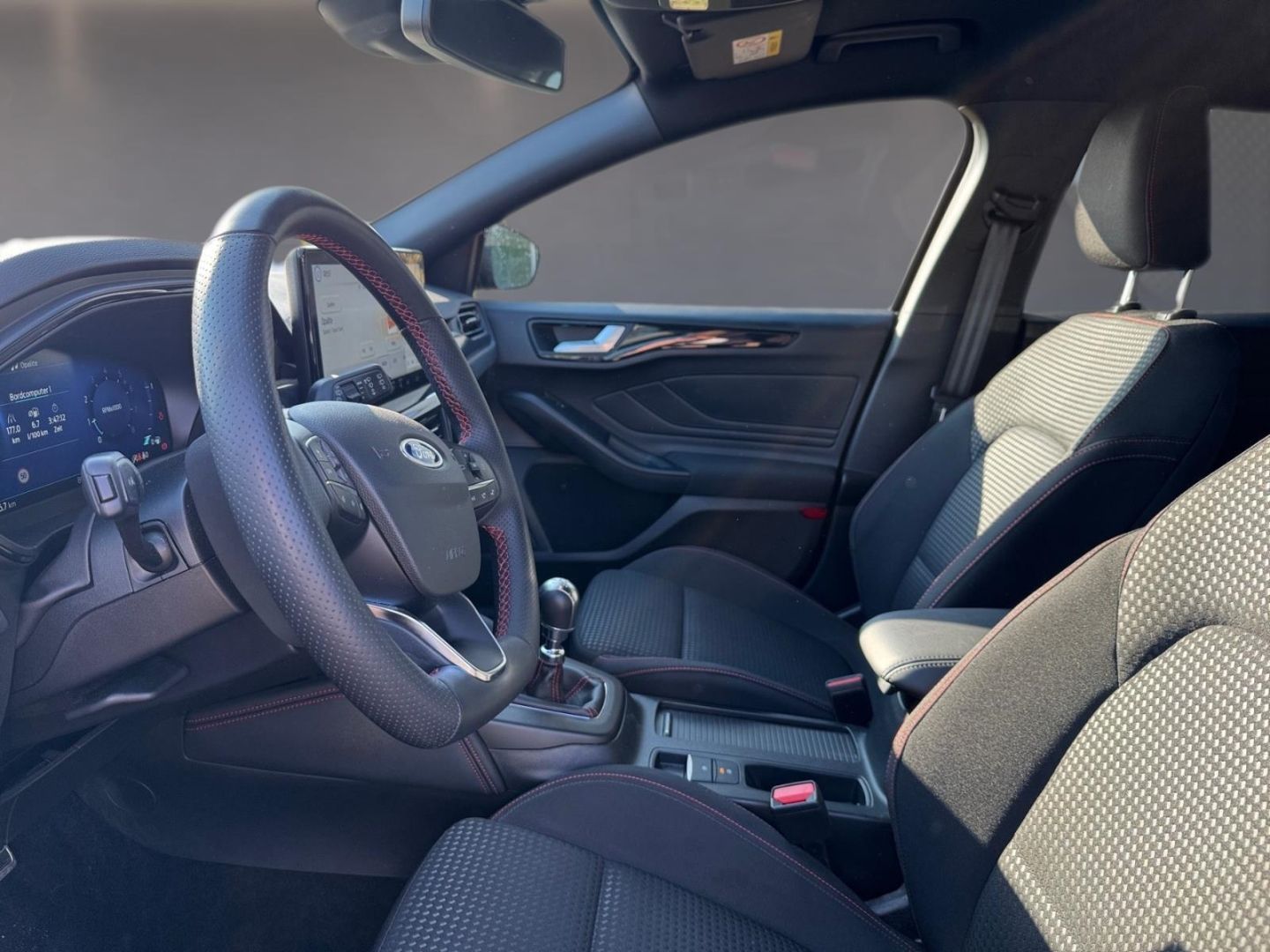 Fahrzeugabbildung Ford Focus Turnier ST-Line X AHK-klappbar Navi Matrix