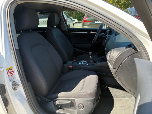 Fahrzeugabbildung Audi A3 Limo 35 TFSI >S Line/PANO/NAV/LED/Sitzheiz<