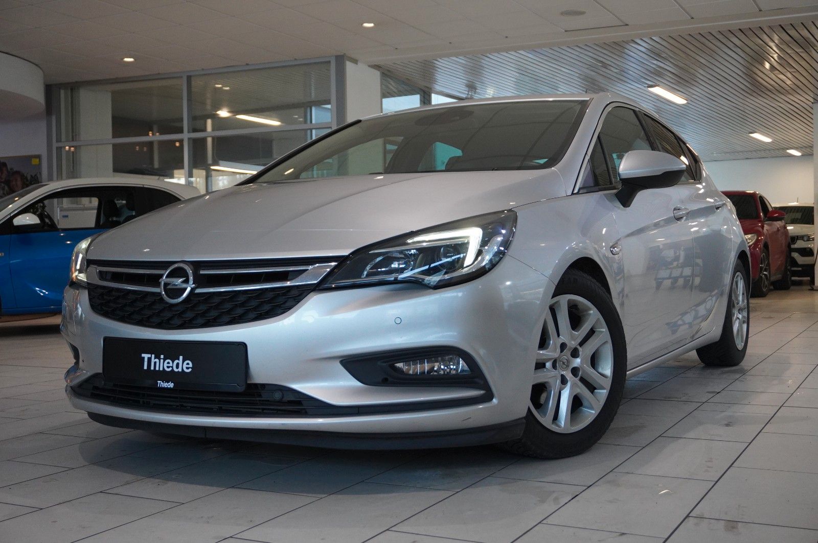 Fahrzeugabbildung Opel Astra K Lim. 1.4T INNOV. NAVI/LED/KAMERA/TEMP.