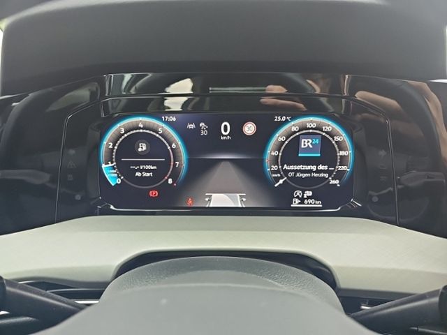 Fahrzeugabbildung Volkswagen Golf VIII 1.5 TSI LIFE NAVI SHZ LED KLIMA KEYLES