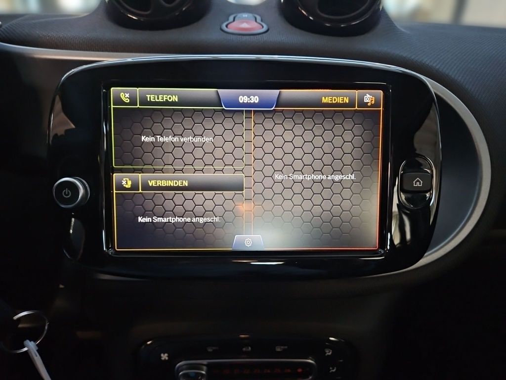 Fahrzeugabbildung Smart EQ ForFour Passion Kamera Pano SHZ Tempomat