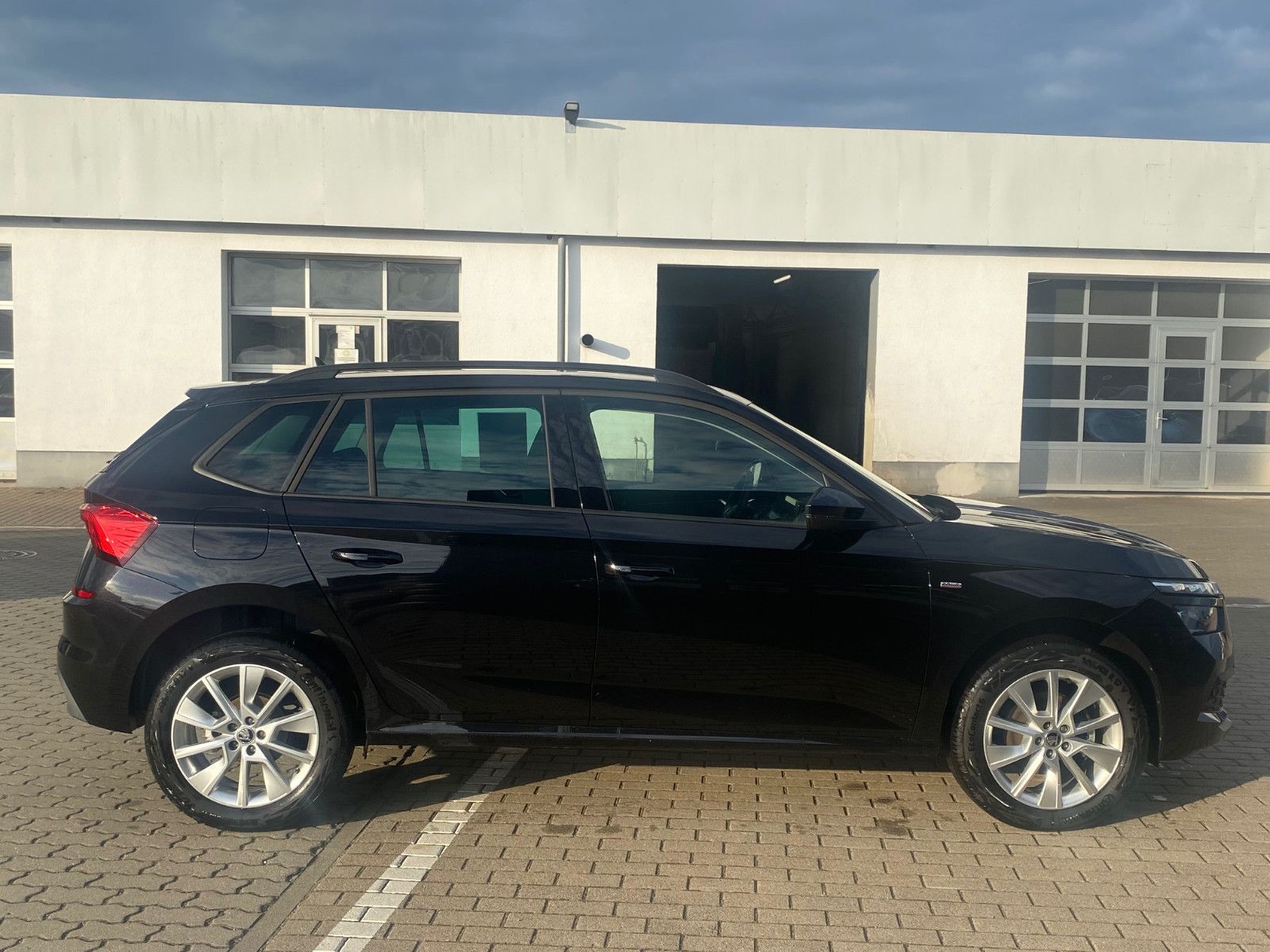 Fahrzeugabbildung SKODA Kamiq 1.5l TSI ACT TOUR *LED*NAV*ACC*KAMERA*PDC*