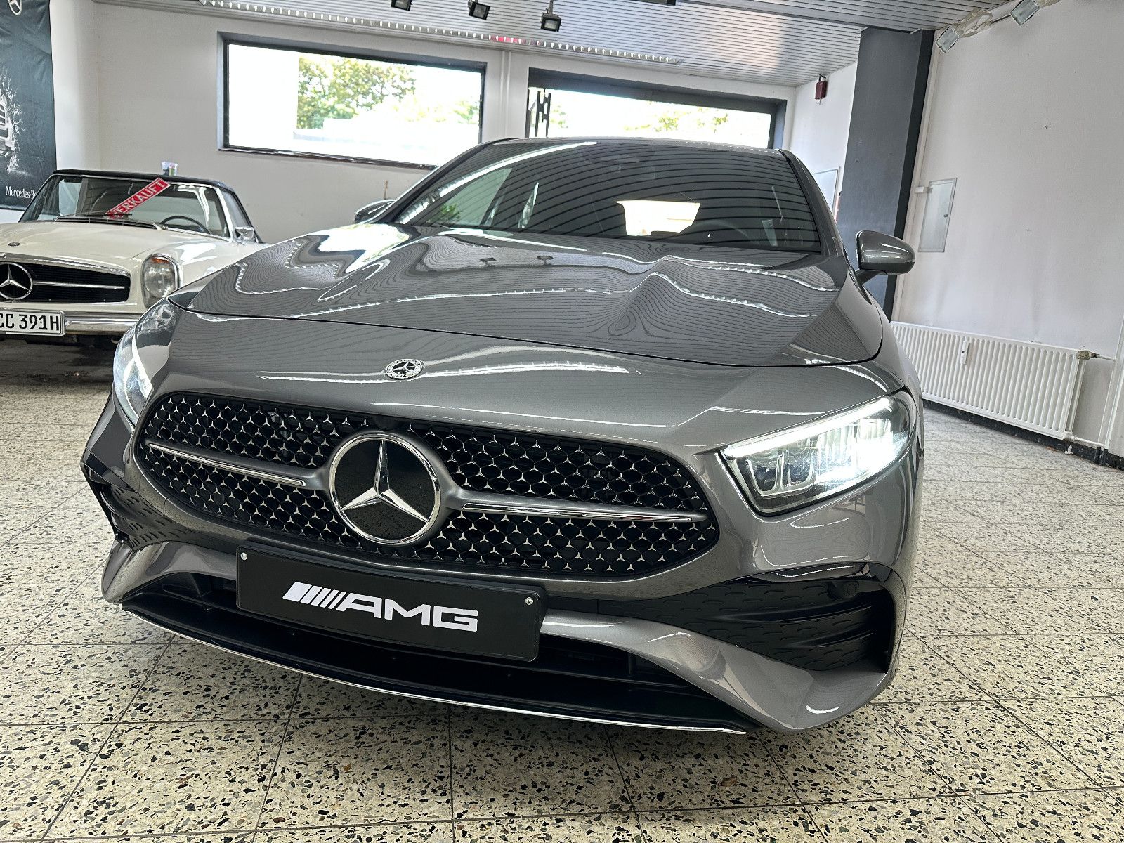 Mercedes-Benz A 180 AMG Line NAV LED PTS SHZ KEYLESS KAMERA 1H