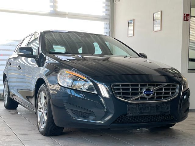 Volvo V60 Kombi Aut. Momentum Vollleder Navi Xenon