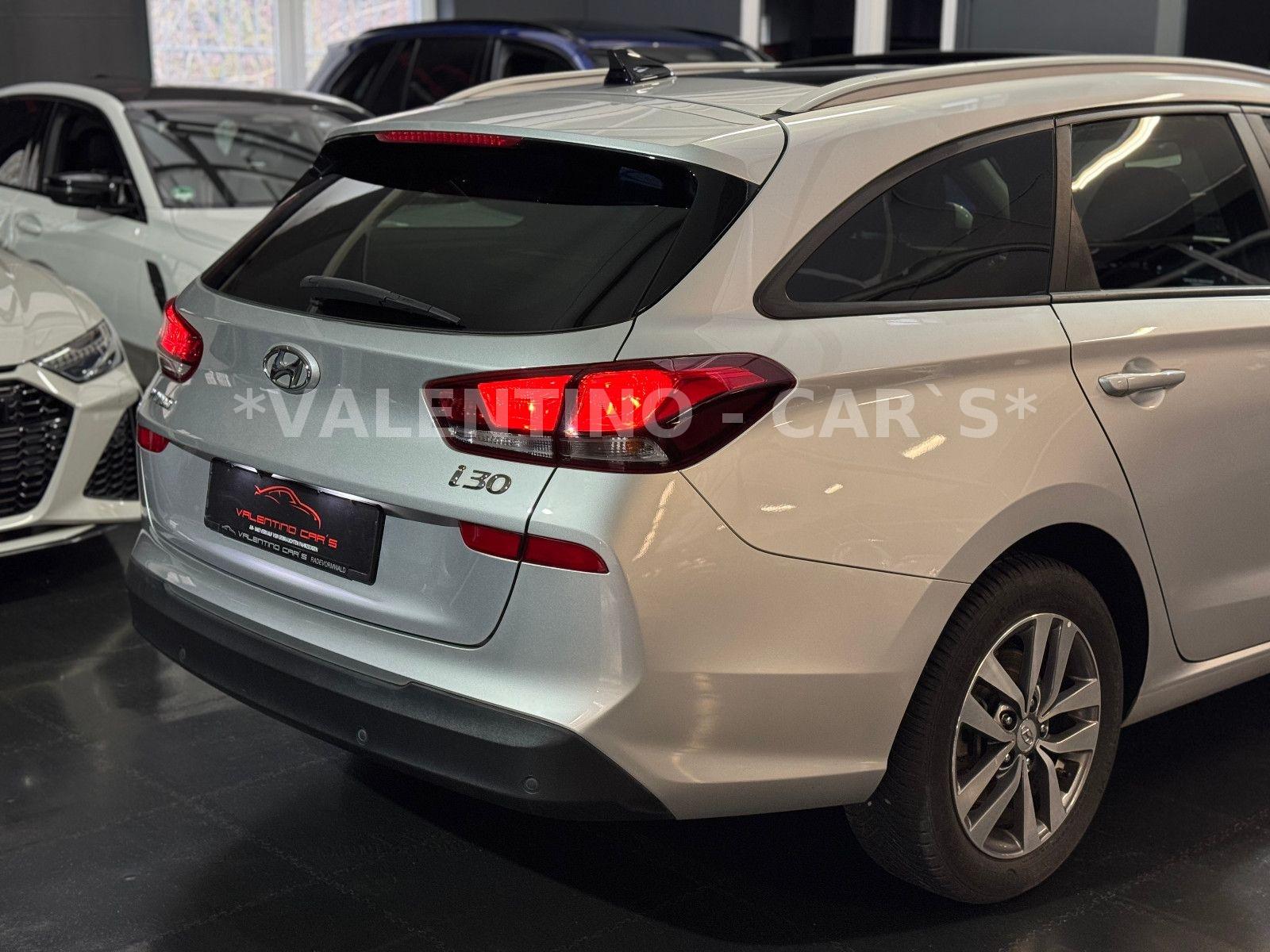 Hyundai i30 cw Family + Nav/Kamera/Temp/Shz/Lhz/Pano/Led