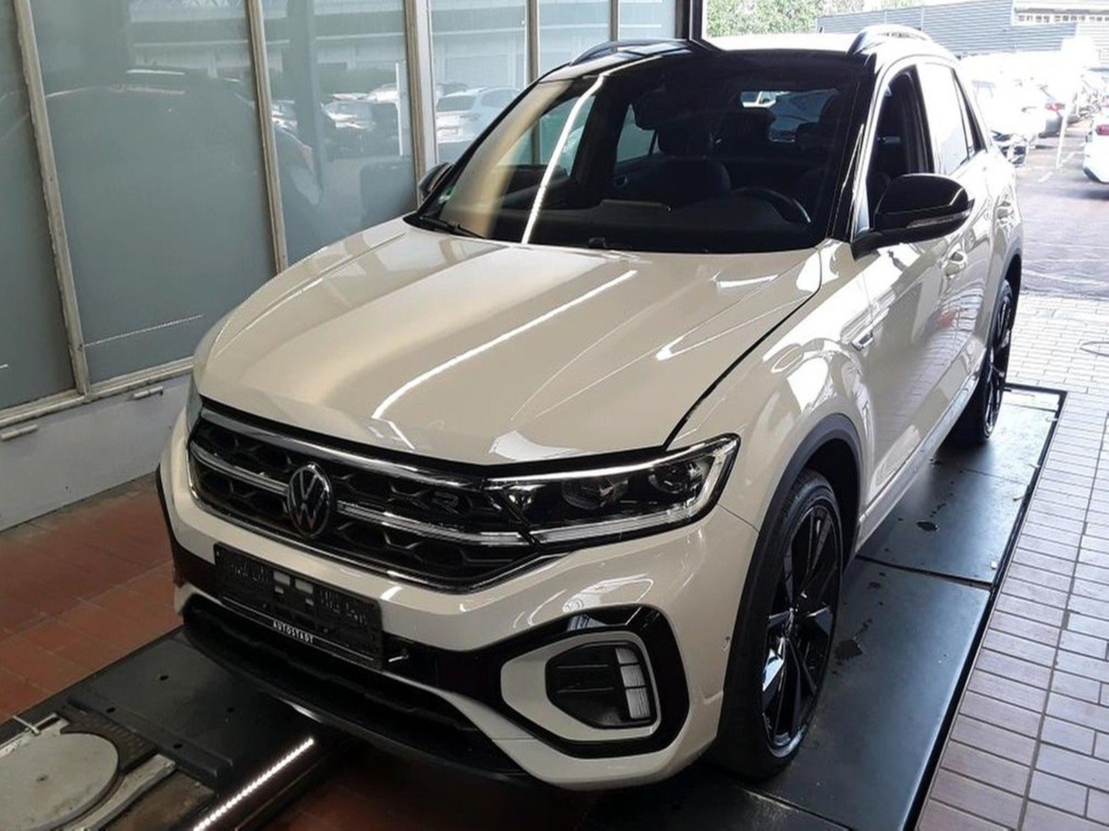 Volkswagen T-Roc 2.0 TDI DSG R-Line  AHK Navi LED Kamera PD imagem 3