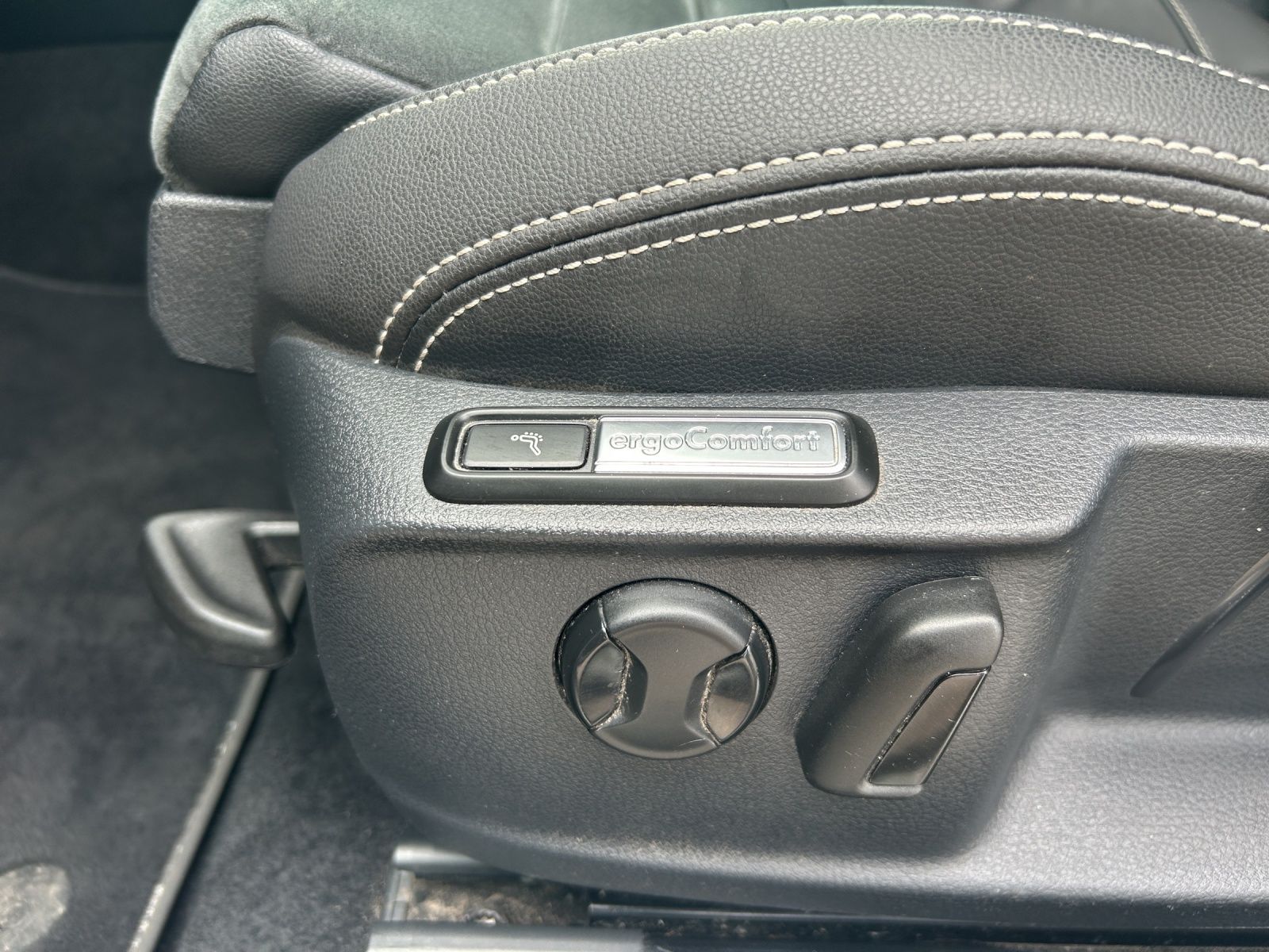 Fahrzeugabbildung Volkswagen Passat Variant Elegance TDI DSG IQ.Light ACC AHK