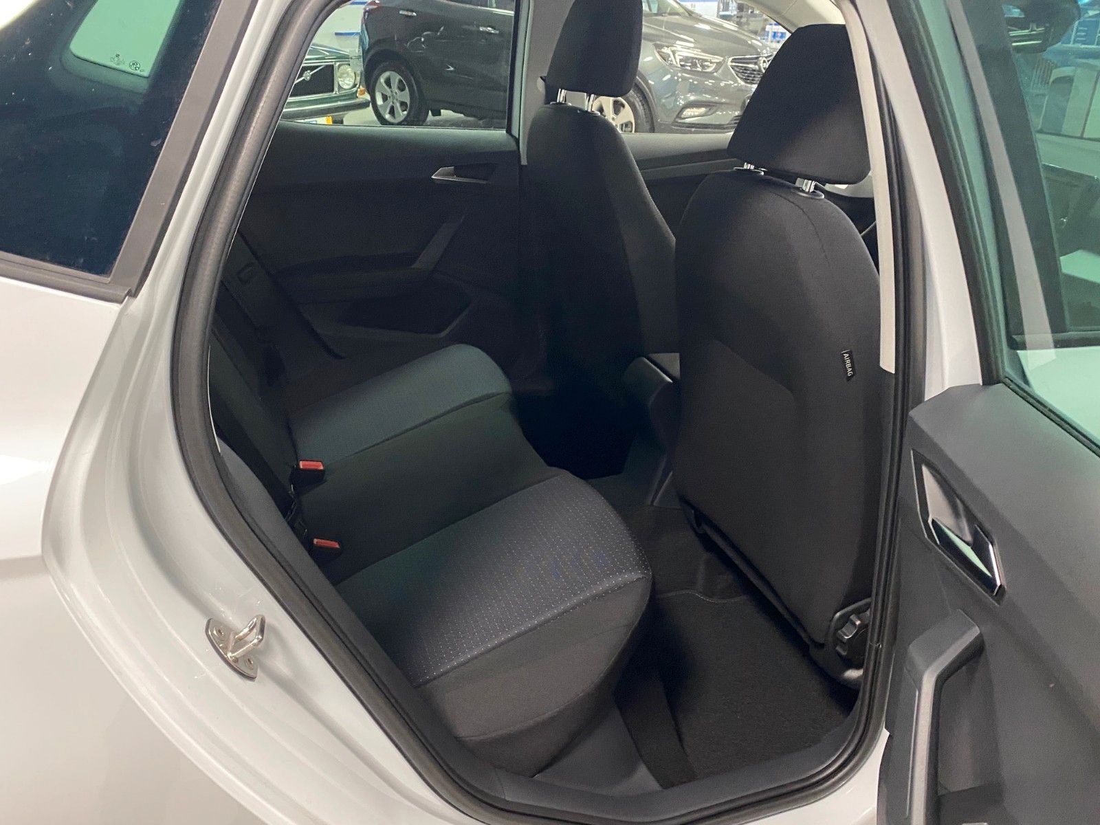 Fahrzeugabbildung SEAT Arona 1.0 TSI DSG STYLE+5 JAHRE GARANTIE+AHK+LED
