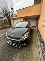 Peugeot 208 PureTech 82 Signature Signature - Peugeot 208 Signature mit Benzin-Antrieb