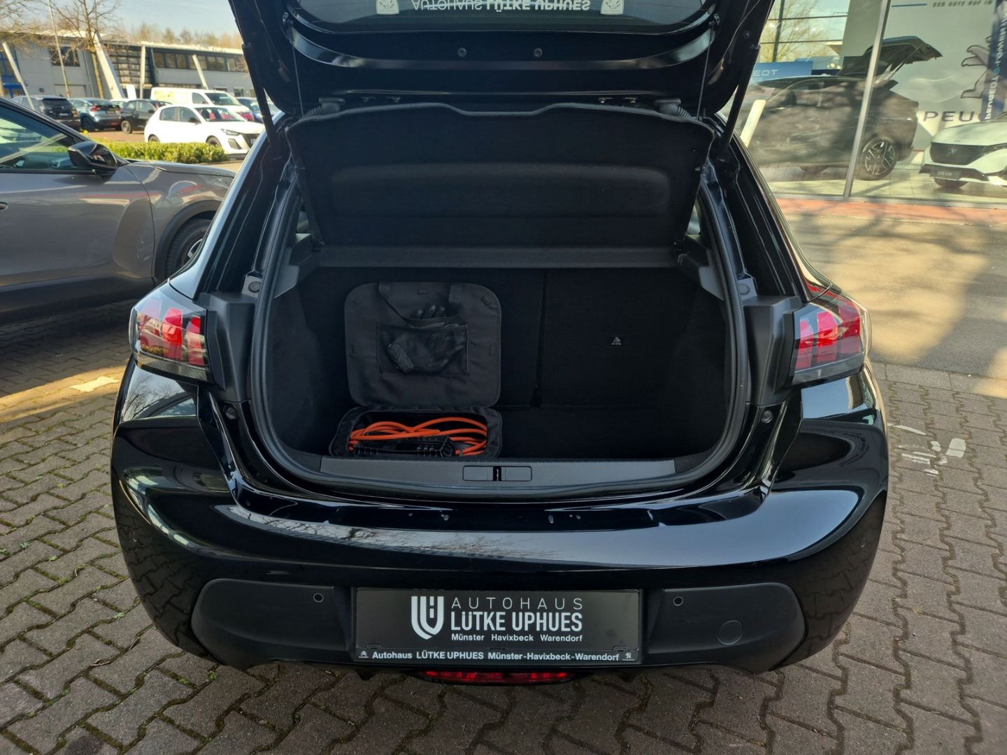 Fahrzeugabbildung Peugeot 208 e- Active Pack Elektro 136 CarPlay Klima