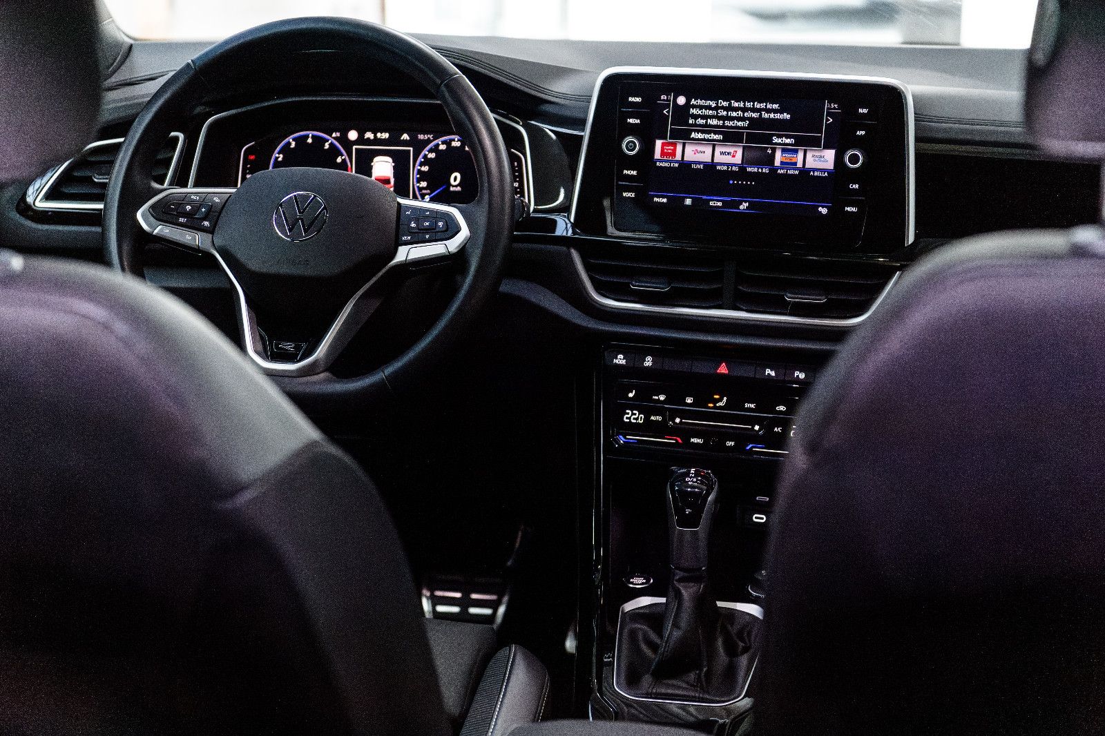 Fahrzeugabbildung Volkswagen T-Roc R-Line+LED+AHK+ACC+SIDEASISST+SHZ+EL.HK