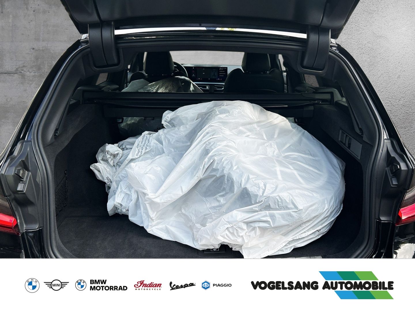 Fahrzeugabbildung BMW 330 d xDriveTouring,M Sport,HeadUp,RFK,HIFI,Live