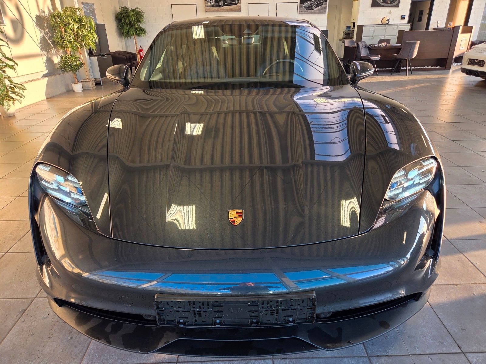 Fahrzeugabbildung Porsche Taycan Basis