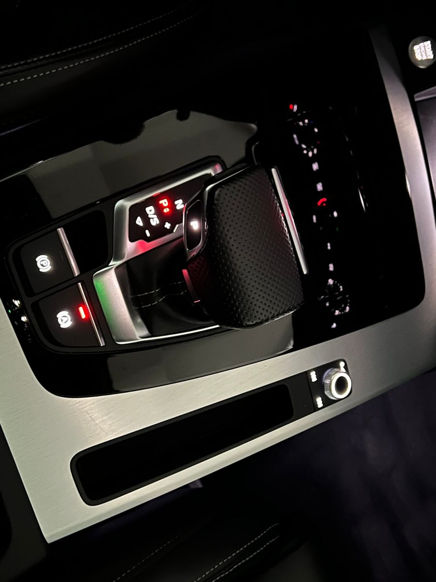 Fahrzeugabbildung Audi Q5 50 TDI Quattro S LINE/MATRIX/AHK/BLACK OPTIK