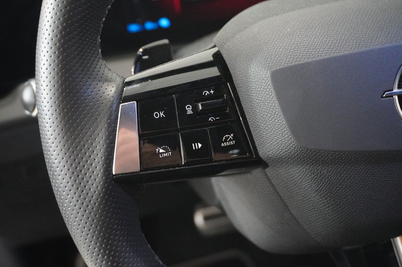 Fahrzeugabbildung Opel Astra L Lim. 1.6 HYBRID GS SPORT NAVI/360°/SPORT