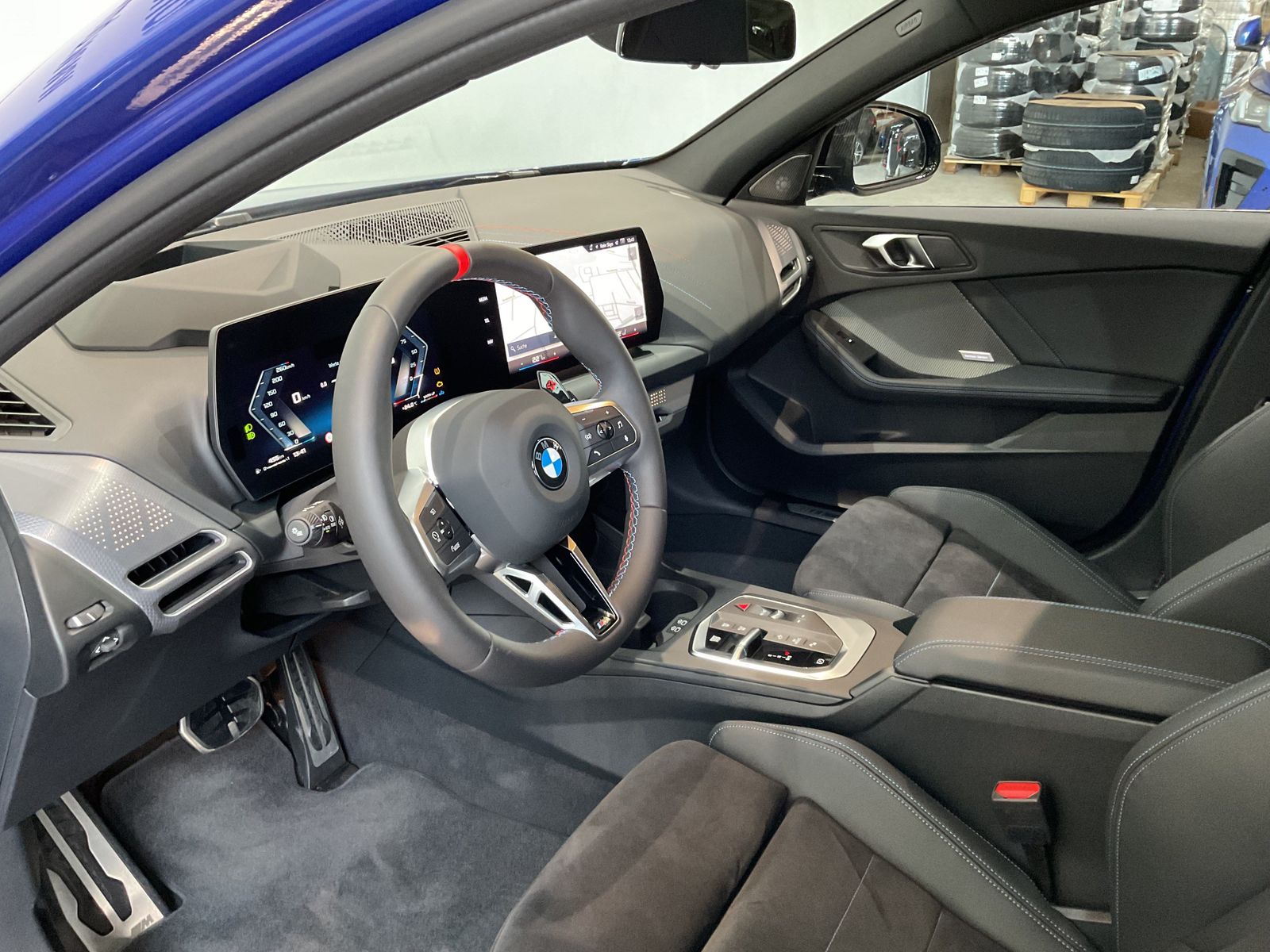 Fahrzeugabbildung BMW M135 xDrive Head-Up M Sportsitze AHK