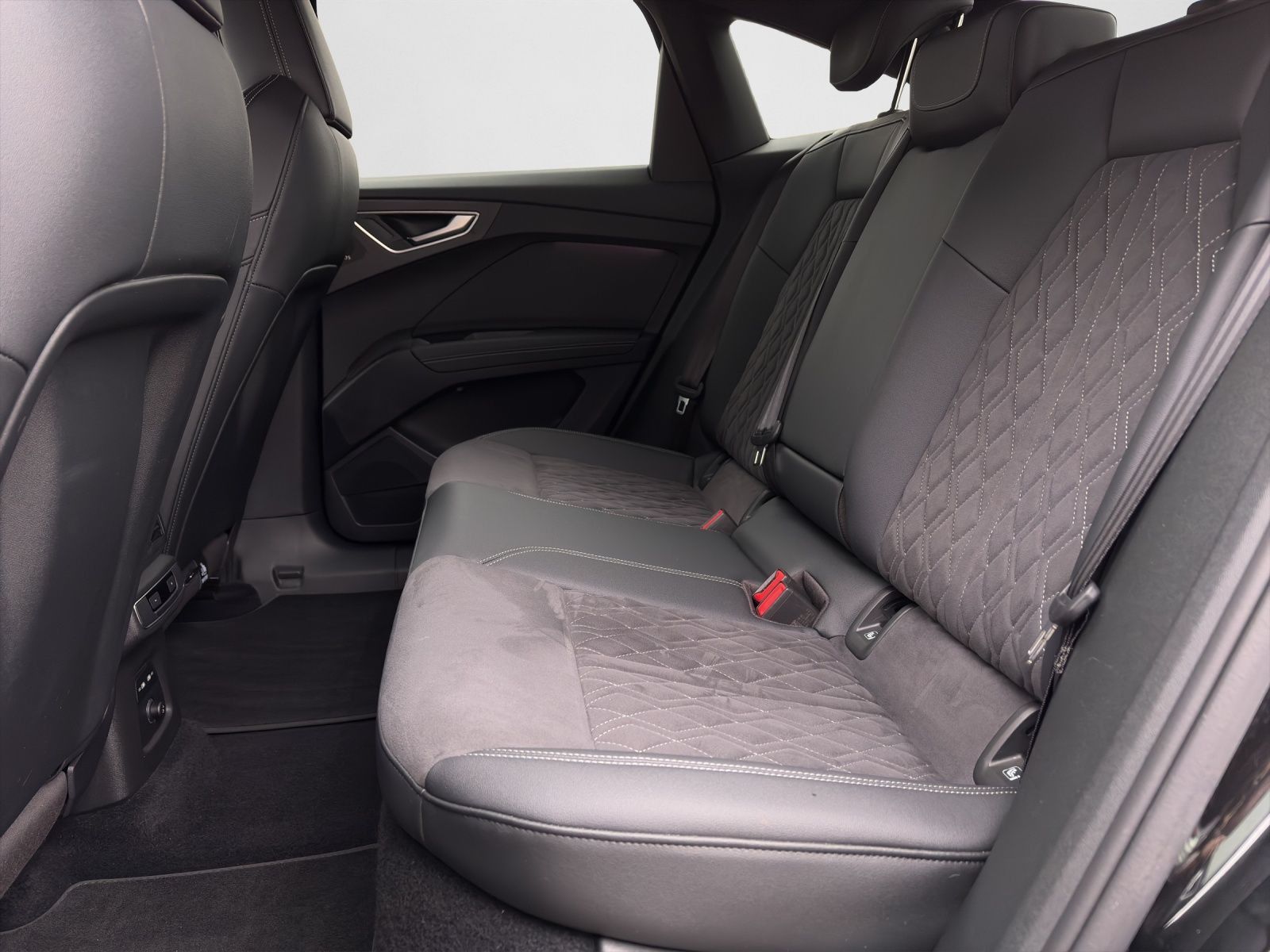 Audi Q4 e-tron - Bild 14