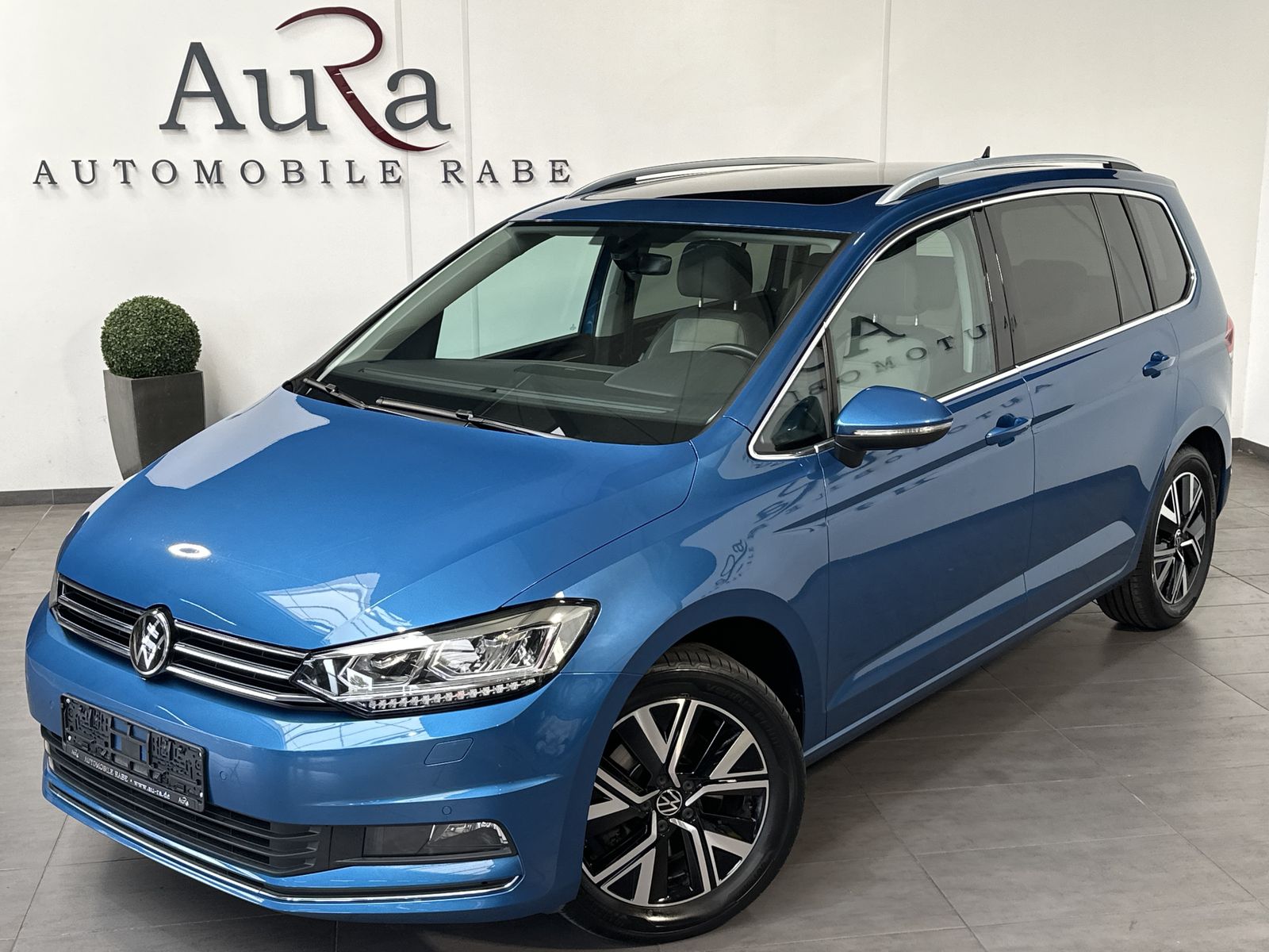 Fahrzeugabbildung Volkswagen Touran 1.5 TSI Highline NAV+LED+PANO+KAM+17ZO+PP