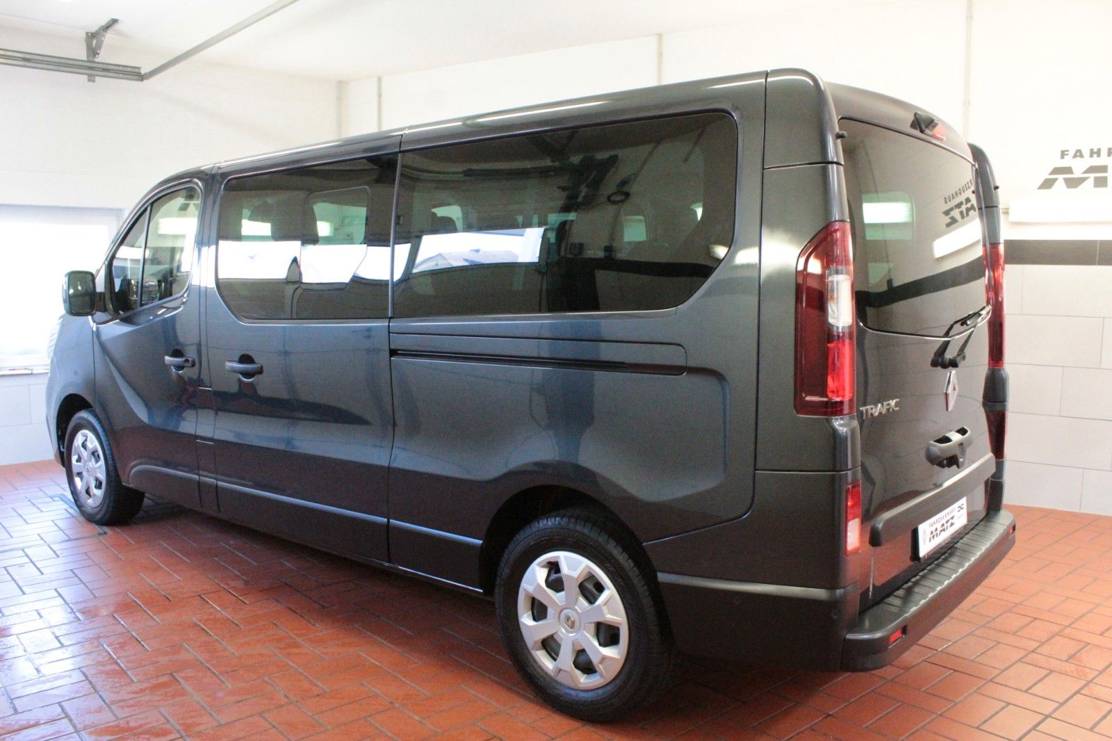 Fahrzeugabbildung Renault Trafic Grand L2H1 Blue DCI EDC Automatik