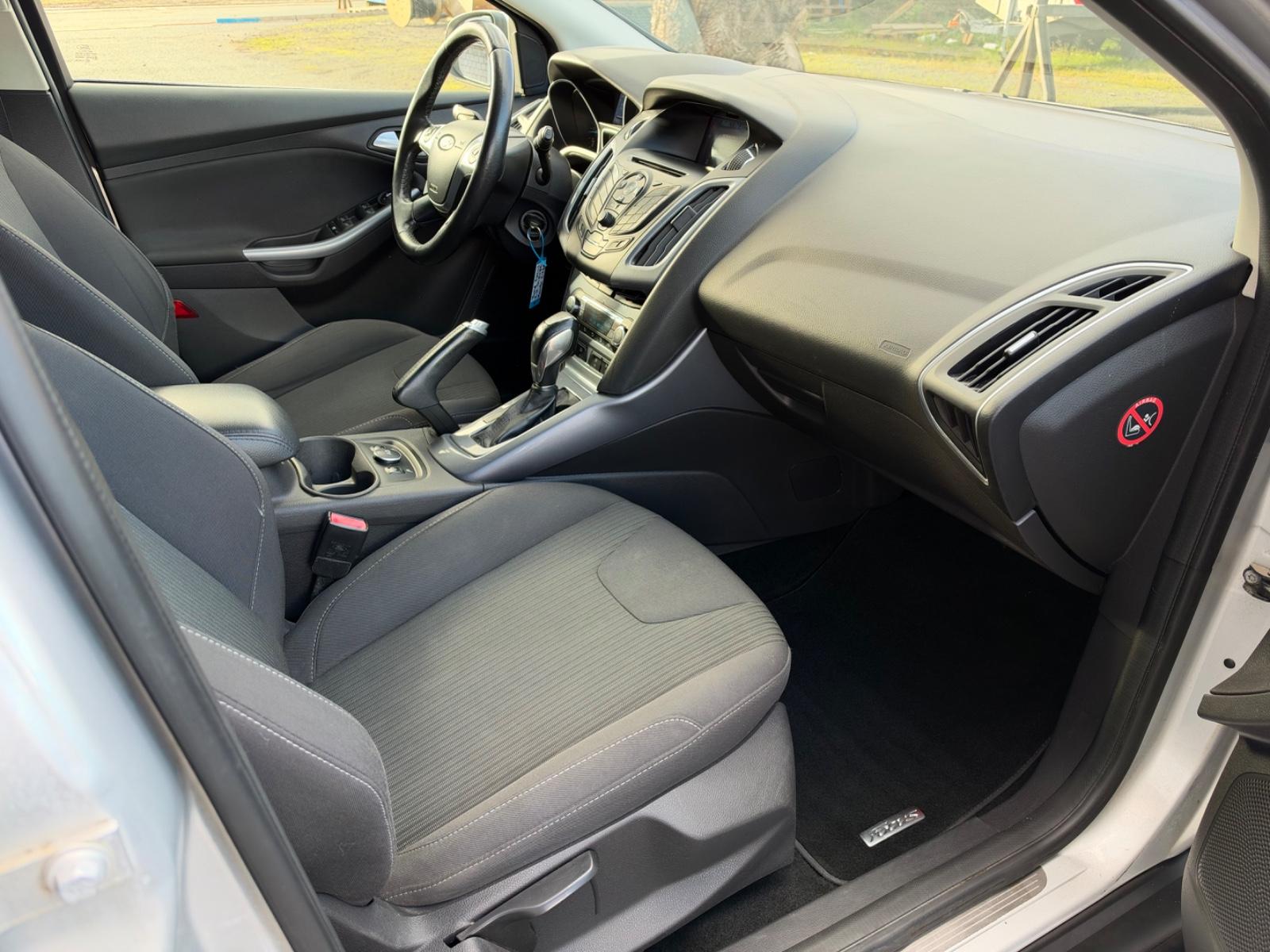 Ford Focus 2014 — photo 14