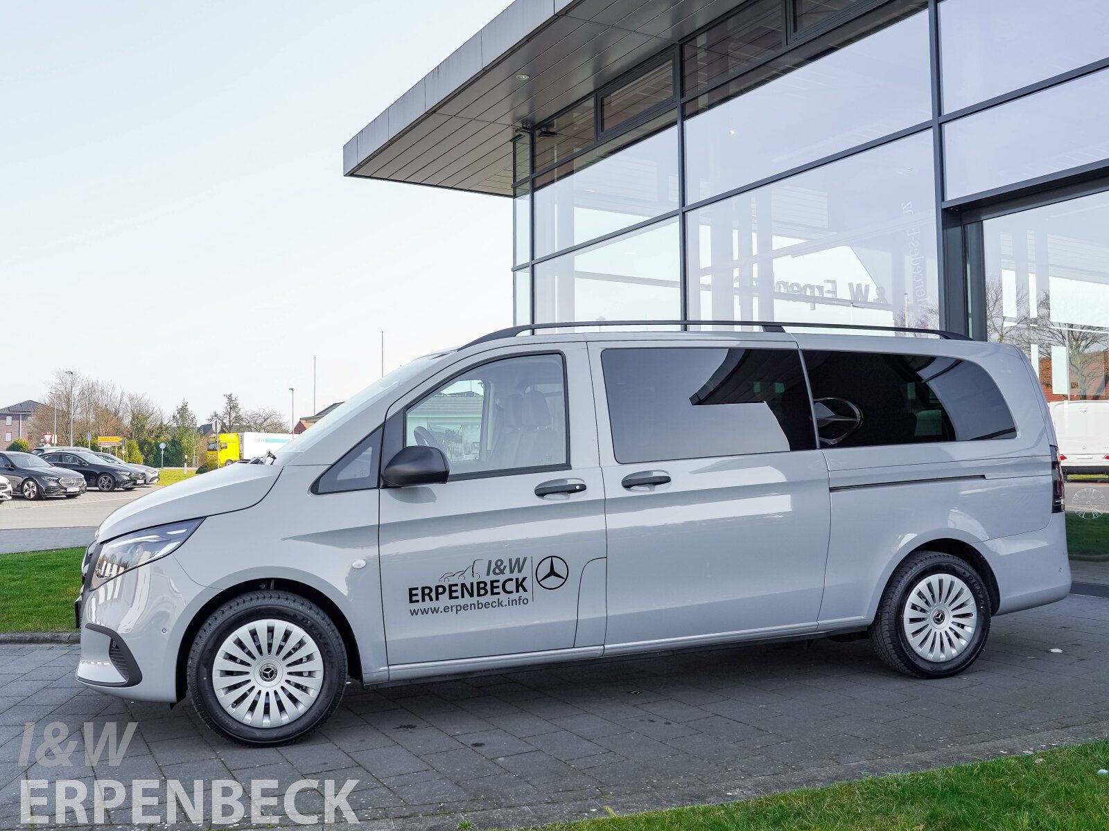 Fahrzeugabbildung Mercedes-Benz Vito Tourer 116 CDI Pro extralang AHK Tür links