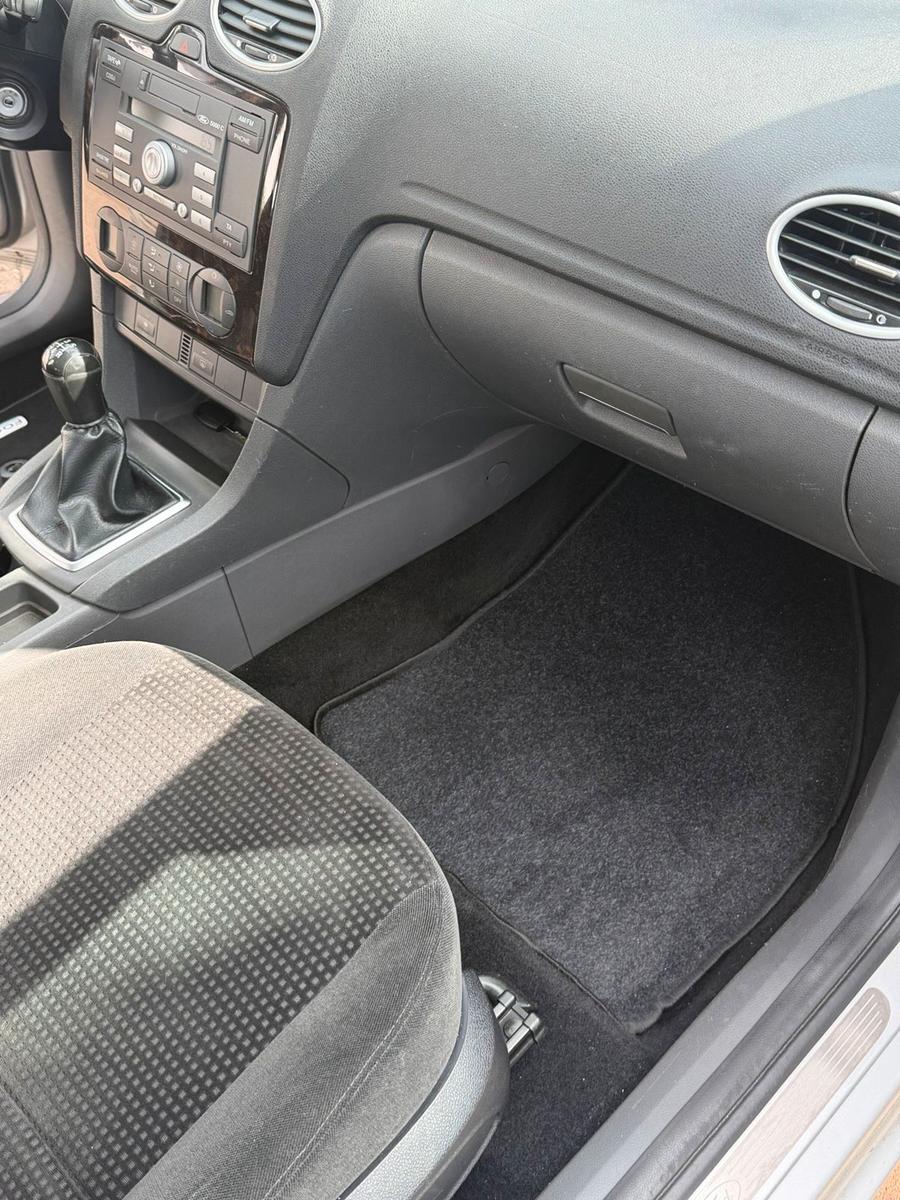 Ford Focus 2005 — photo 13