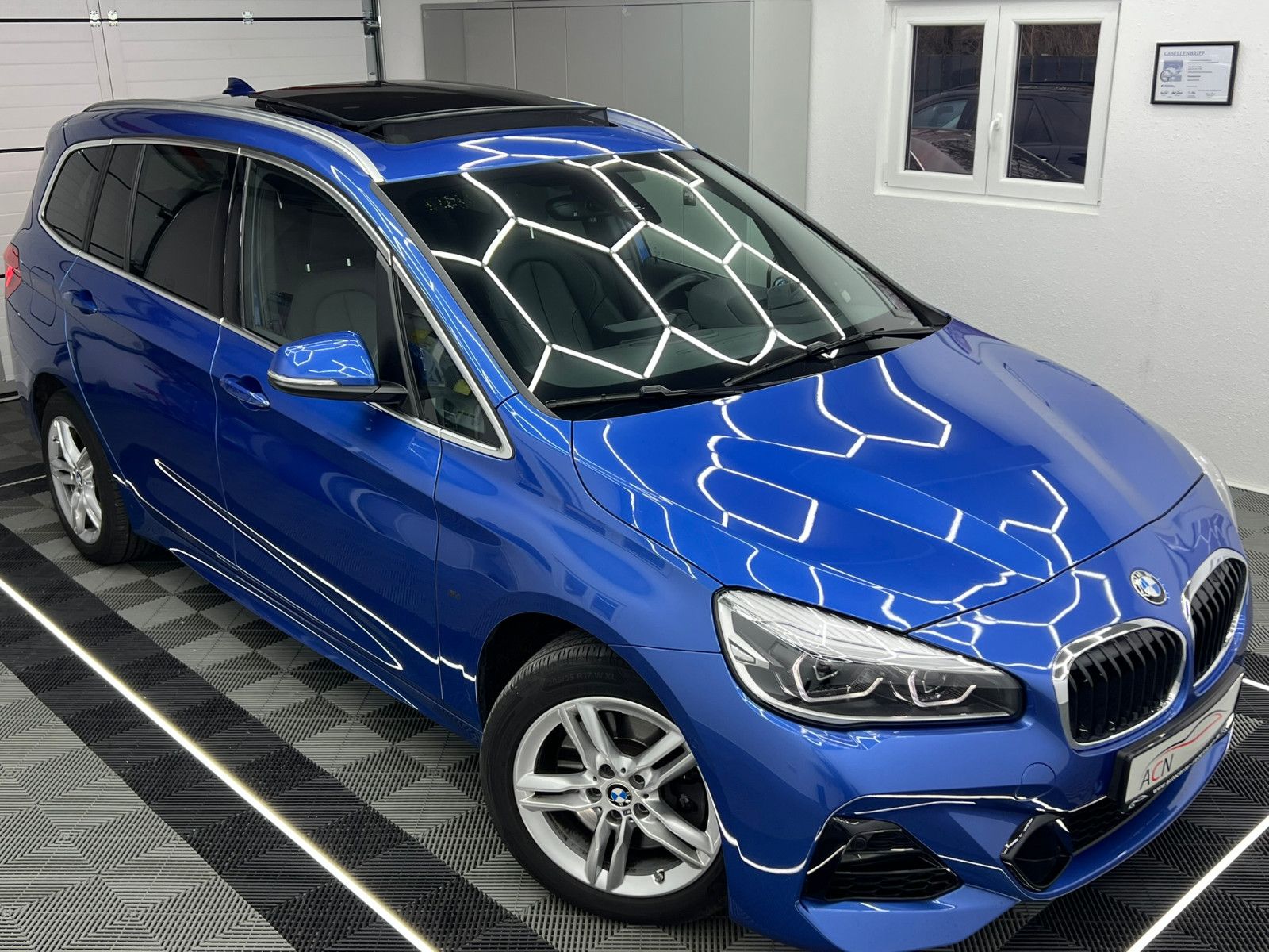 Fahrzeugabbildung BMW 220 d xDrive Gran Tourer M SPORT/HuD/ACC/7-SITZE