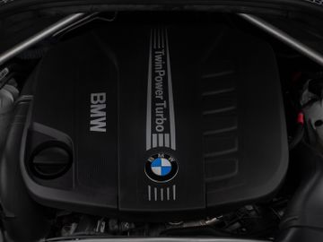 Fahrzeugabbildung BMW X5 xDr 30d M Sport Pano HUD H/K AHK Comfort 20'