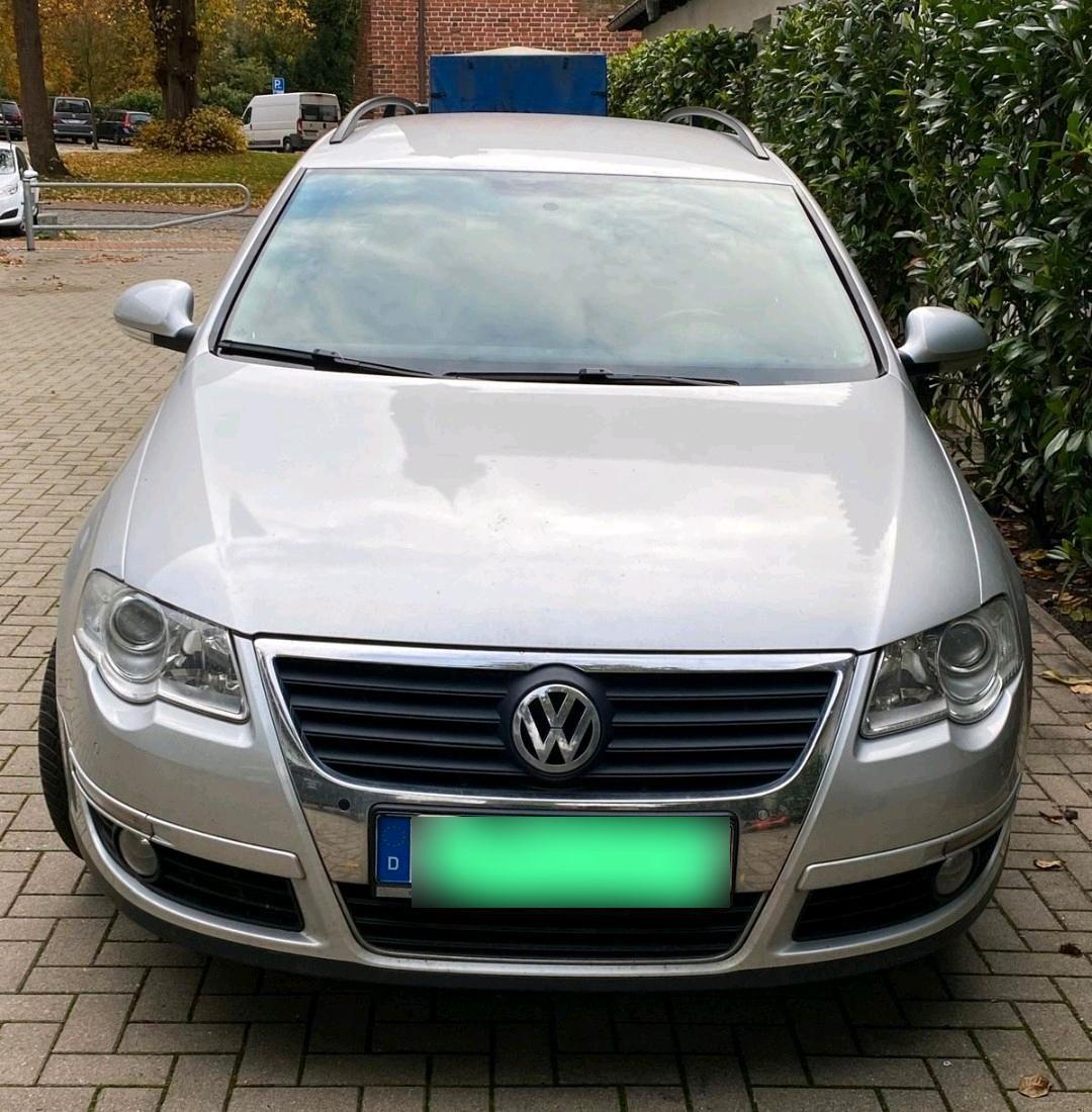 Volkswagen Passat 2010 — interior