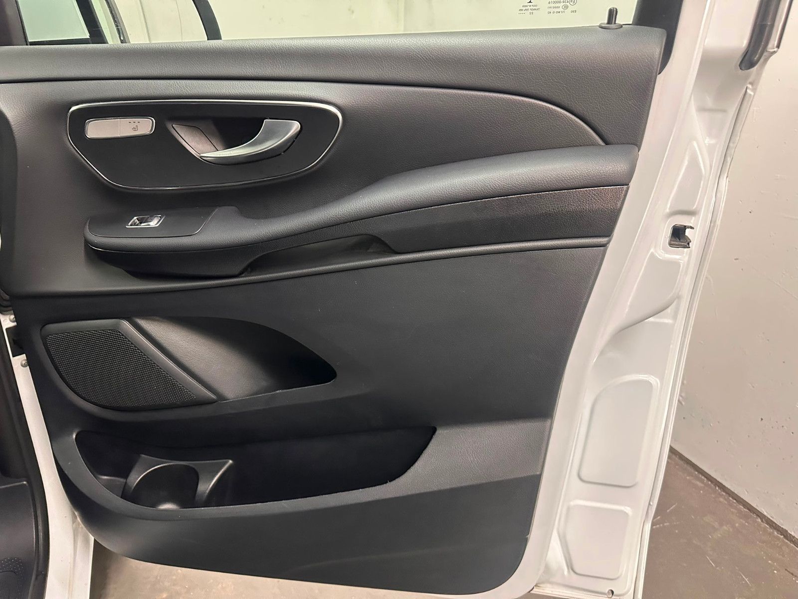 Fahrzeugabbildung Mercedes-Benz V 220 d Aut. EDITION kompakt*6-Sitz*DISTRO*SDH*