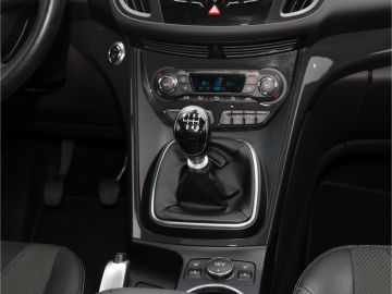 Ford Kuga Individual 2.0 TDCi 4x4 AHK Pano Teilleder 