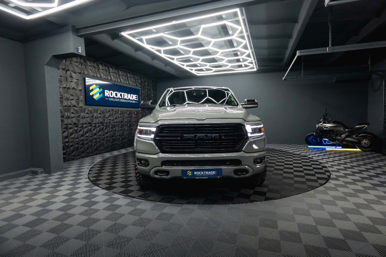 Fahrzeugabbildung Dodge RAM 5.7 V8 HEMI 4x4 Built to Serve LONG AxleLock