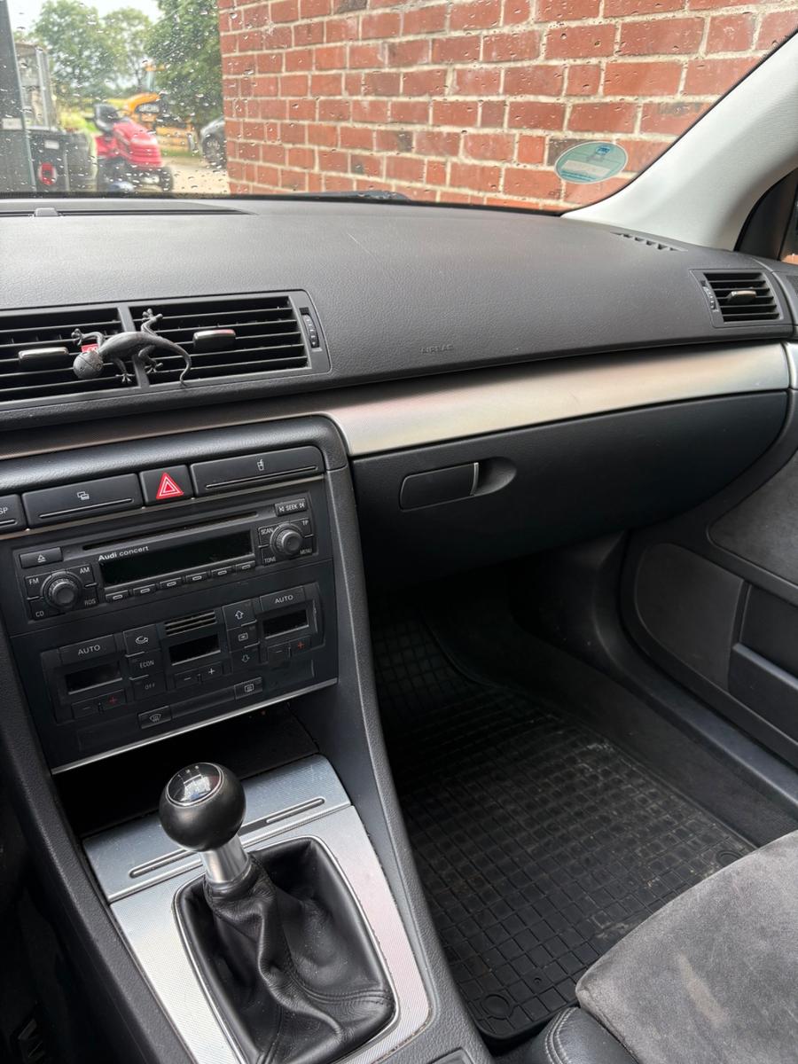 Audi A4 2006 — photo 9