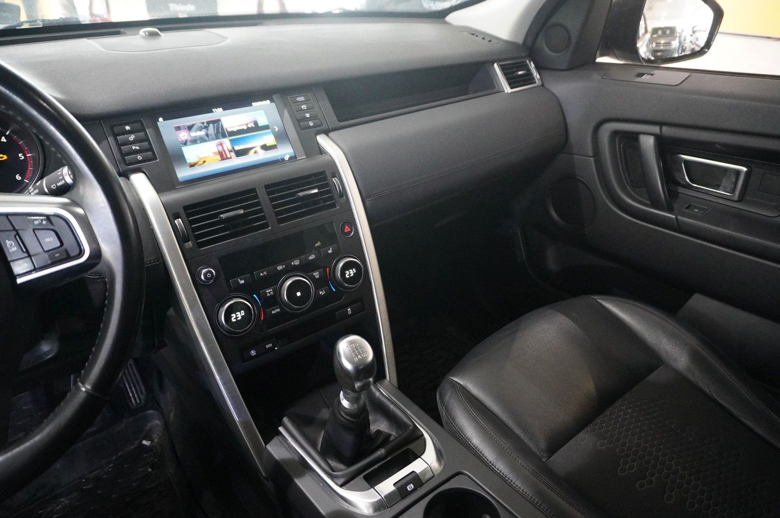 Fahrzeugabbildung Land Rover Discovery Sport 2.0D PURE NAVI/LED/SHZ/PDC/SPORT