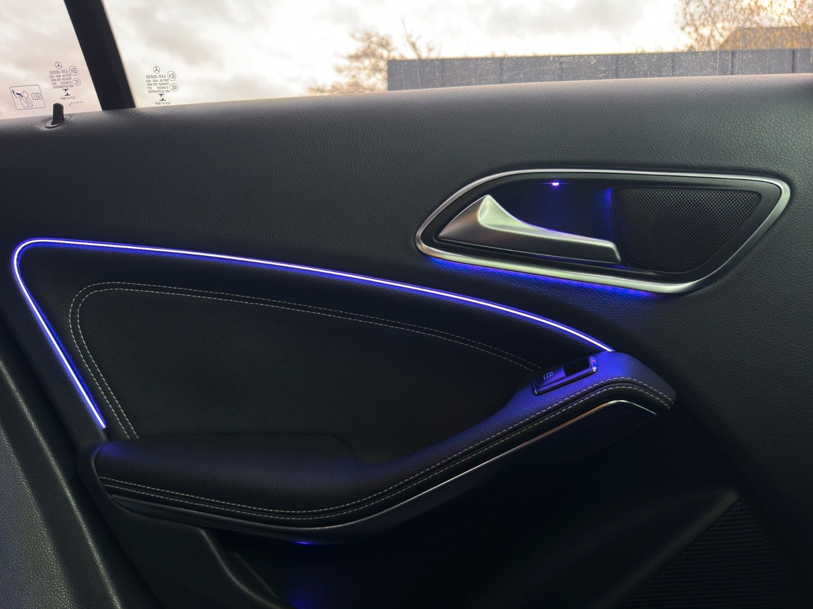 Fahrzeugabbildung Mercedes-Benz CLA 180 Pano/Automatik/Bi-Xen/Navi/Sitzheizung