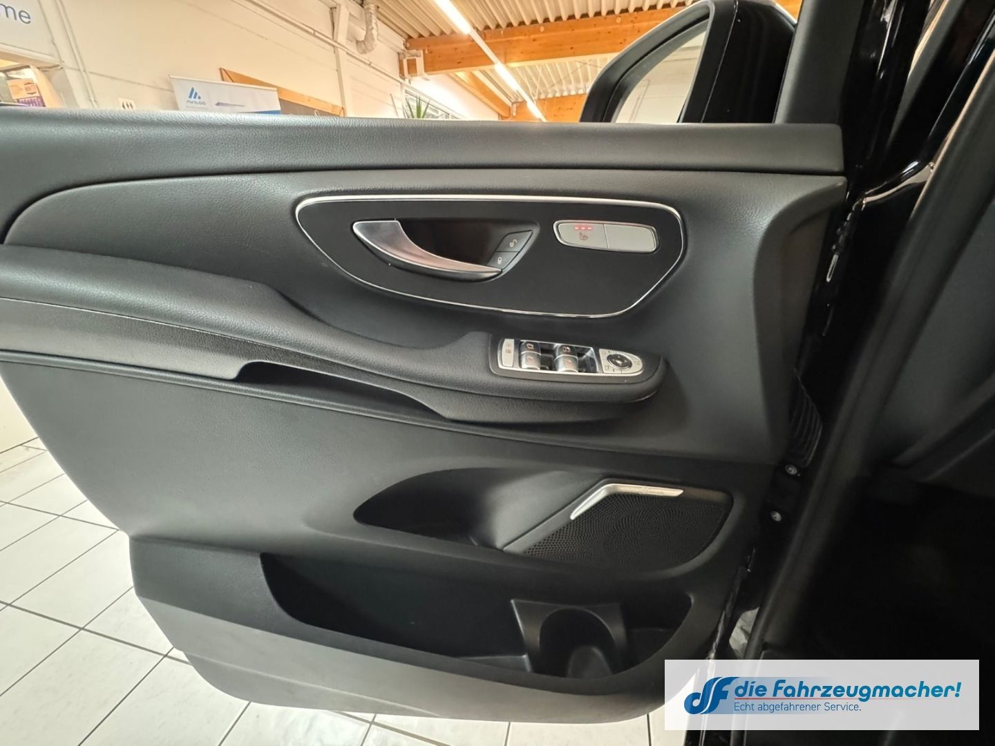 Fahrzeugabbildung Mercedes-Benz V 300 d EDITION extralang Sportpaket AHK-abnehmb