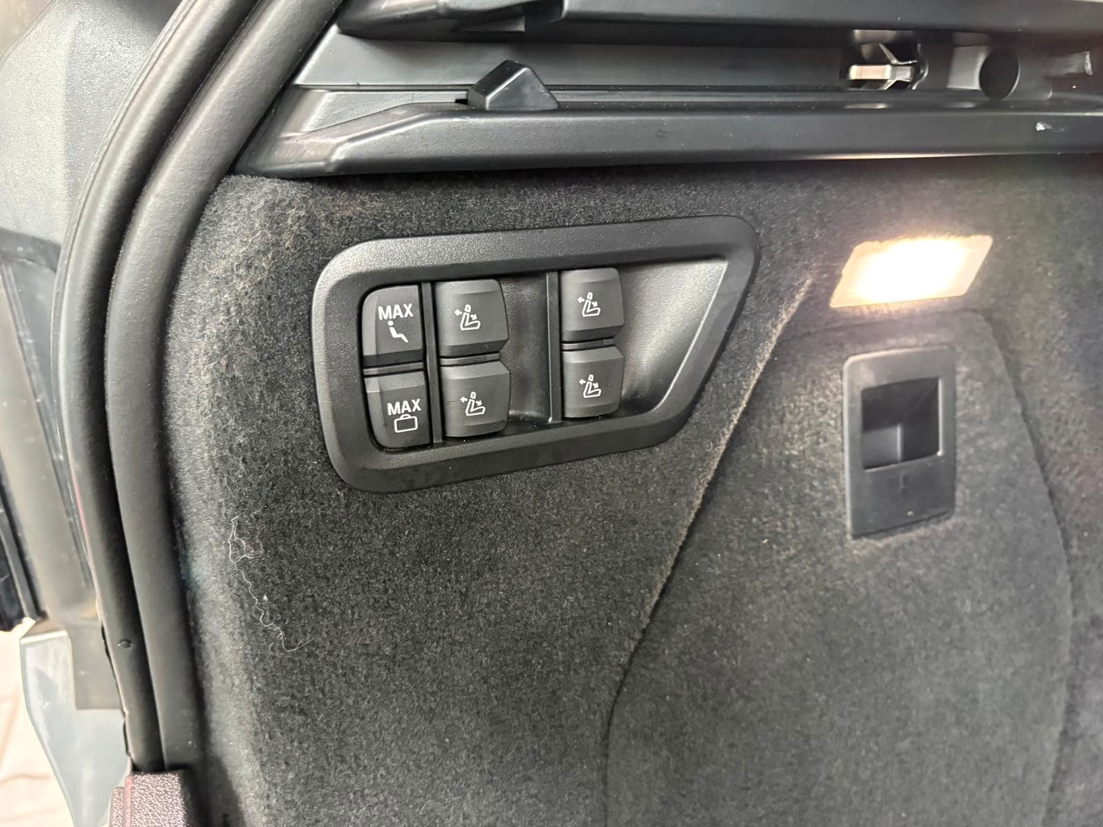 Fahrzeugabbildung BMW X7 xDrive 40 i M Sport/Voll/Skylounge, gestik