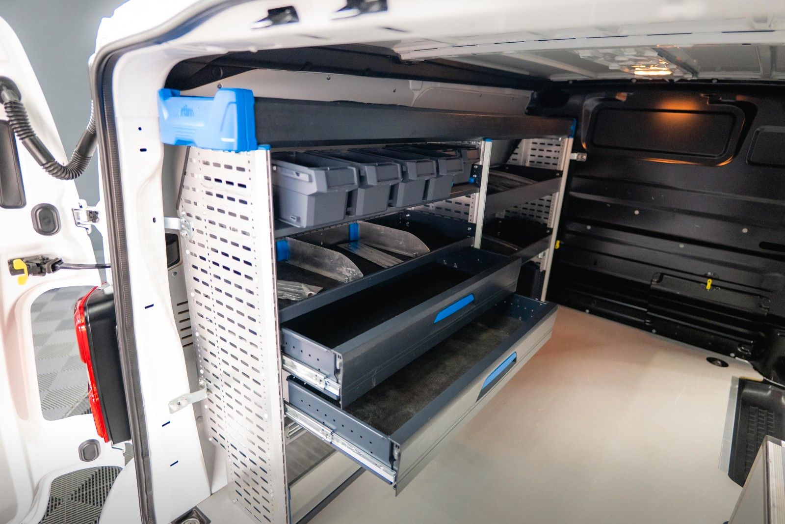 Fahrzeugabbildung Citroën Jumpy Kasten Club M Automatik *Regalsystem*360°*